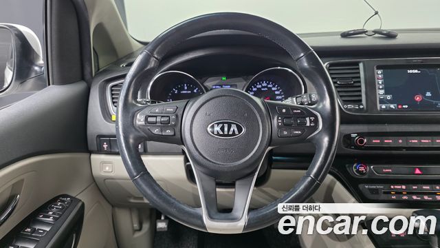 Kia Carnival 9-Seater Luxury 2020 — фото 15