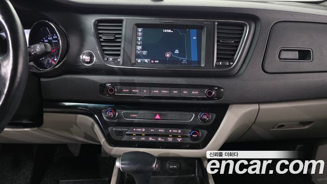 Kia Carnival 9-Seater Luxury 2020 — фото 16