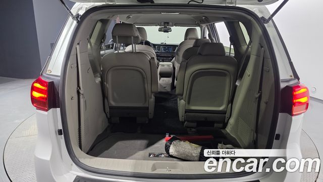 Kia Carnival 9-Seater Luxury 2020 — фото 20