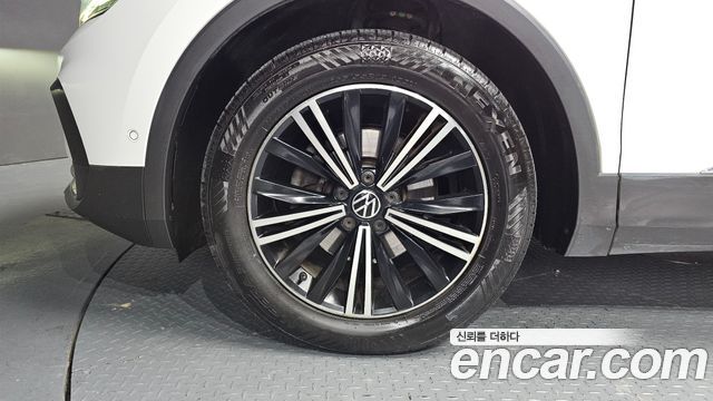 Volkswagen Tiguan (II) 2.0 TDI Premium 2022 — фото 5