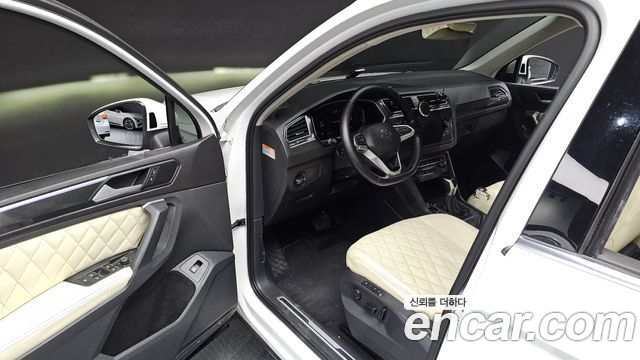 Volkswagen Tiguan (II) 2.0 TDI Premium 2022 — фото 11
