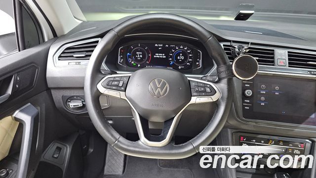 Volkswagen Tiguan (II) 2.0 TDI Premium 2022 — фото 13