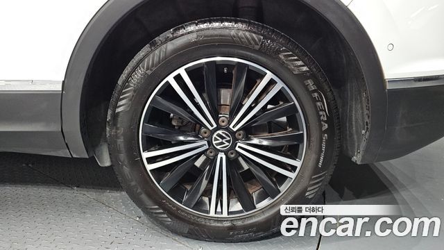 Volkswagen Tiguan (II) 2.0 TDI Premium 2022 — фото 21