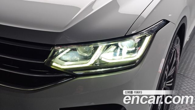 Volkswagen Tiguan (II) 2.0 TDI Premium 2022 — фото 22