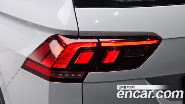 Volkswagen Tiguan (II) 2.0 TDI Premium 2022 — фото 23