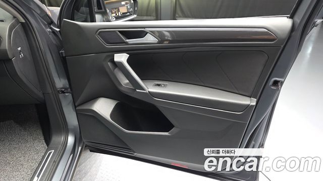 Volkswagen Tiguan Allspace 2.0 TDI Prestige 2020 — фото 24