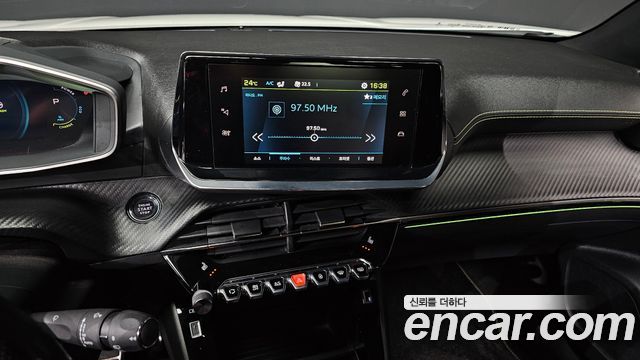 Peugeot e-2008 (II) EV GT 2022 — фото 13