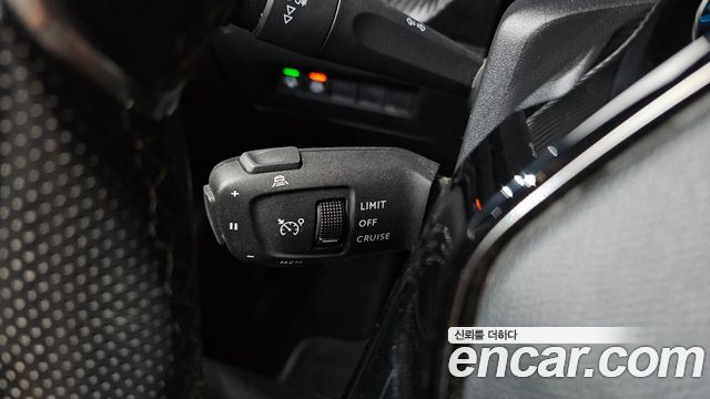 Peugeot e-2008 (II) EV GT 2022 — фото 19
