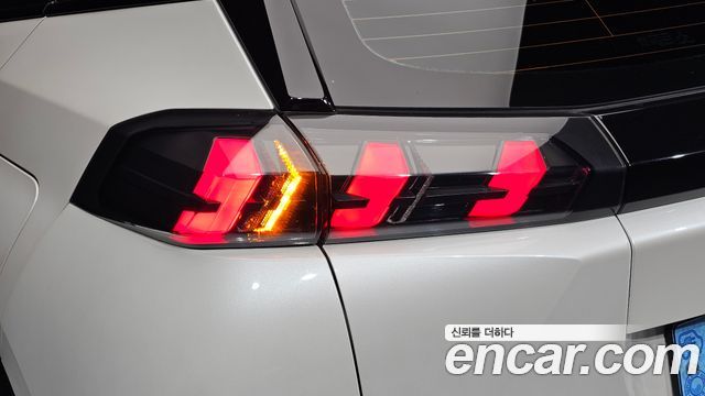 Peugeot e-2008 (II) EV GT 2022 — фото 23