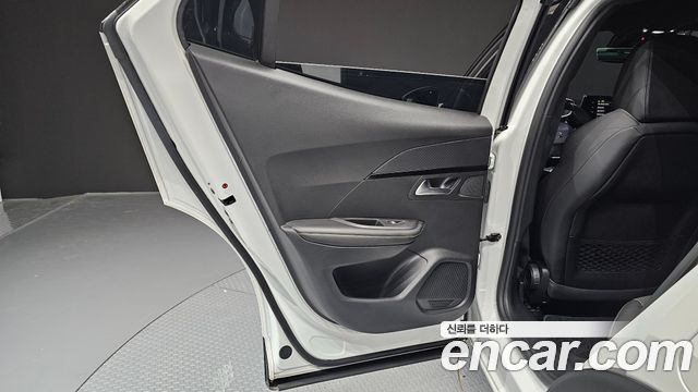 Peugeot e-2008 (II) EV GT 2022 — фото 25