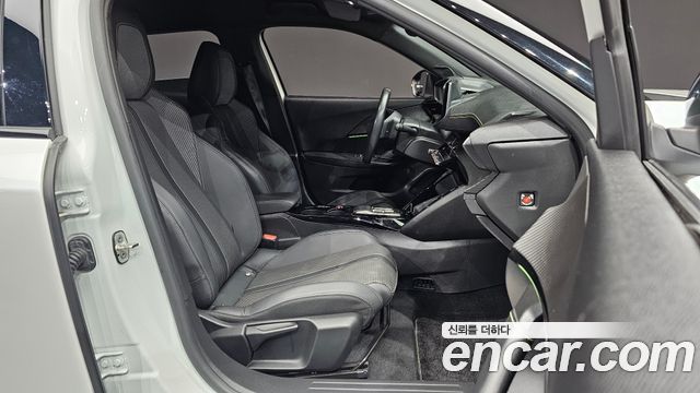 Peugeot e-2008 (II) EV GT 2022 — фото 26