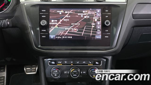 Volkswagen Tiguan (II) 2.0 TDI Prestige 2018 — фото 15