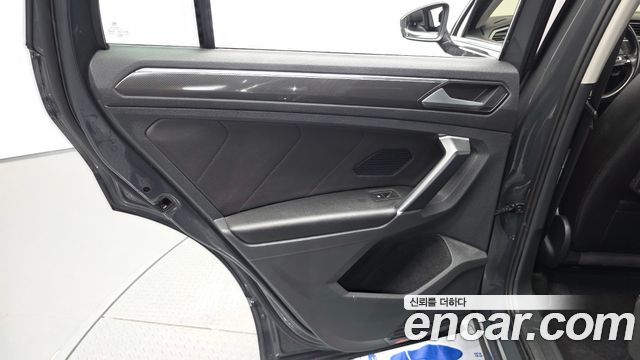 Volkswagen Tiguan (II) 2.0 TDI Prestige 2018 — фото 25
