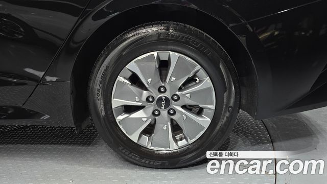 Kia K5 Hybrid (III) Trendy 2022 — фото 21