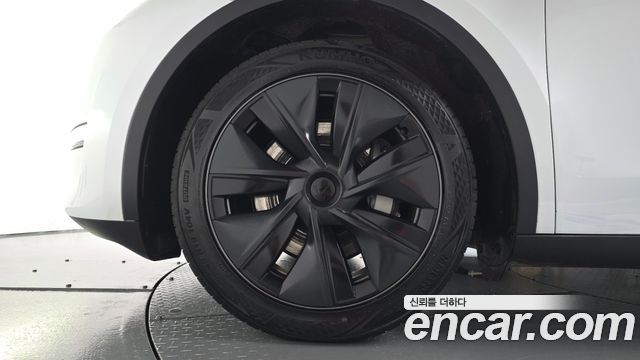 Tesla Model Y Long Range AWD 2024 — фото 5