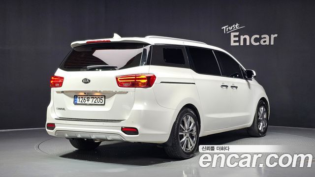 Kia Carnival 9-Seater Noblesse Special 2019 — фото 2