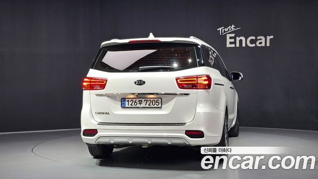 Kia Carnival 9-Seater Noblesse Special 2019 — фото 4