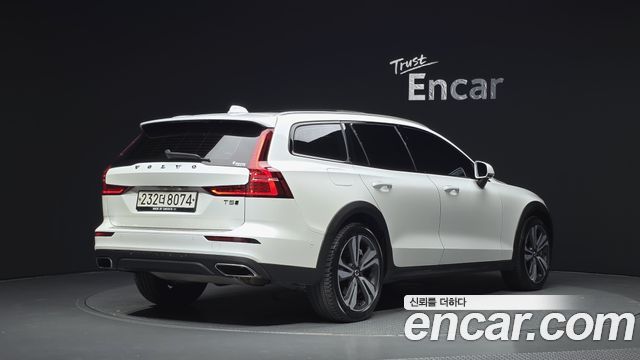 Volvo V60 Cross Country (II) T5 Pro AWD 2020 — фото 2