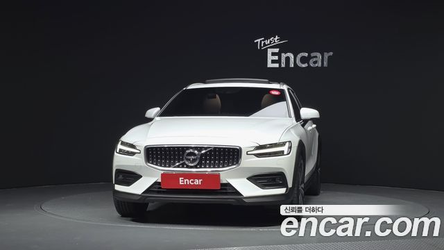 Volvo V60 Cross Country (II) T5 Pro AWD 2020 — фото 3