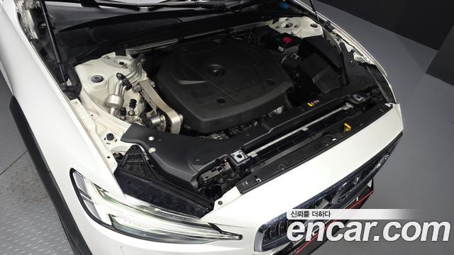 Volvo V60 Cross Country (II) T5 Pro AWD 2020 — фото 6