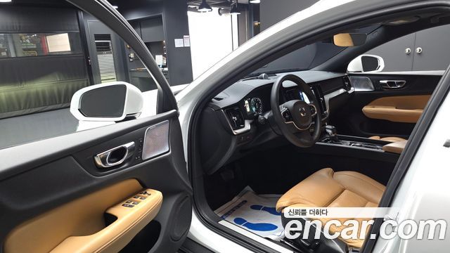Volvo V60 Cross Country (II) T5 Pro AWD 2020 — фото 10