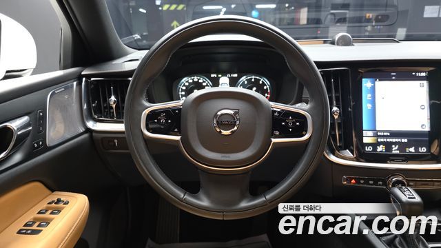 Volvo V60 Cross Country (II) T5 Pro AWD 2020 — фото 13