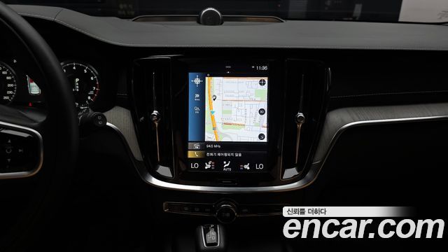 Volvo V60 Cross Country (II) T5 Pro AWD 2020 — фото 14