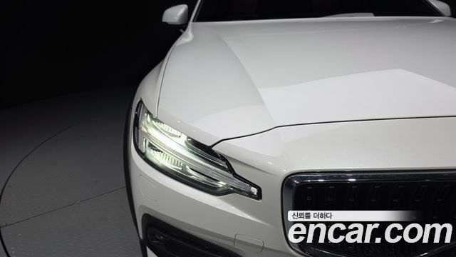 Volvo V60 Cross Country (II) T5 Pro AWD 2020 — фото 22