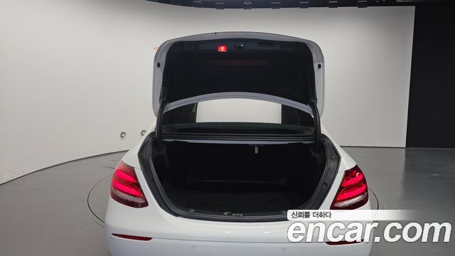 Mercedes-Benz E-Class (W213) E300 Avantgarde 2019 — фото 28