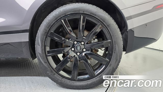 Land Rover Range Rover Velar 3.0 D300 R-Dynamic SE 2018 — фото 5
