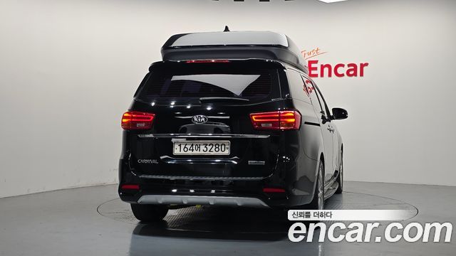 Kia Carnival 9-Seater Hi-Limousine Prestige 2019 — фото 4