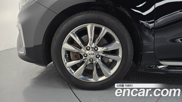 Kia Carnival 9-Seater Hi-Limousine Prestige 2019 — фото 5