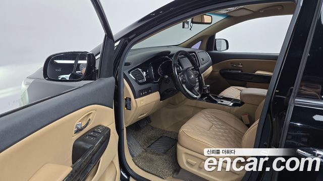 Kia Carnival 9-Seater Hi-Limousine Prestige 2019 — фото 10