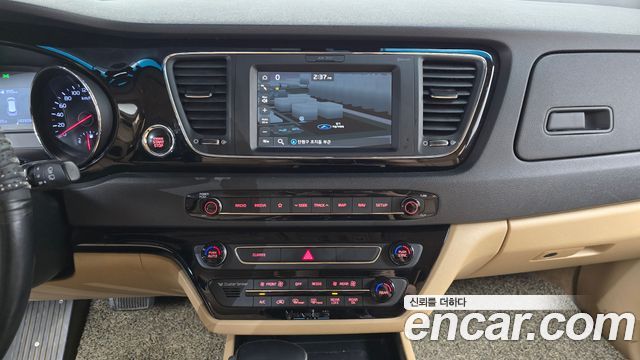 Kia Carnival 9-Seater Hi-Limousine Prestige 2019 — фото 12