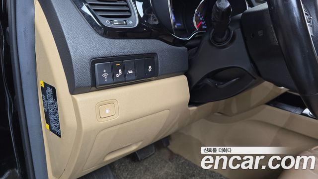 Kia Carnival 9-Seater Hi-Limousine Prestige 2019 — фото 19