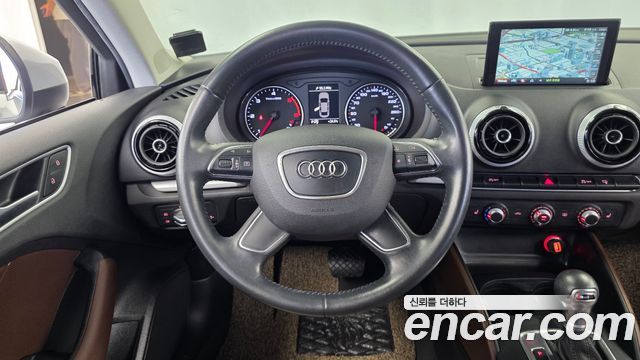Audi A3 25 TDI Dynamic 8V 2015 — фото 13