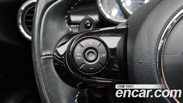MINI Cooper S Convertible Standard 3rd 2017 — фото 15