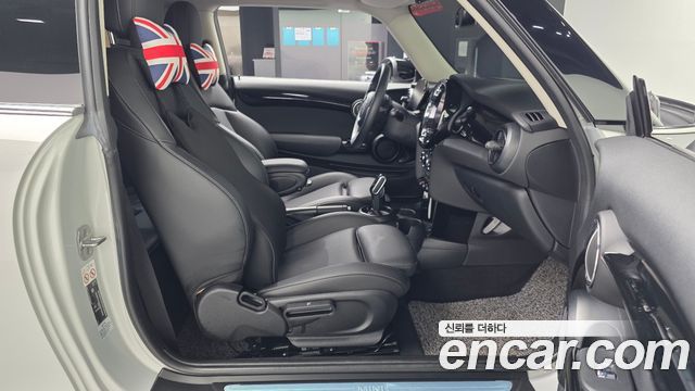 MINI Cooper Classic Plus 3rd 2022 — фото 11