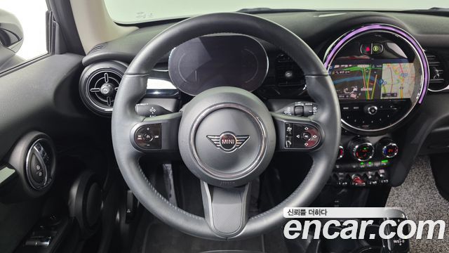 MINI Cooper Classic Plus 3rd 2022 — фото 13
