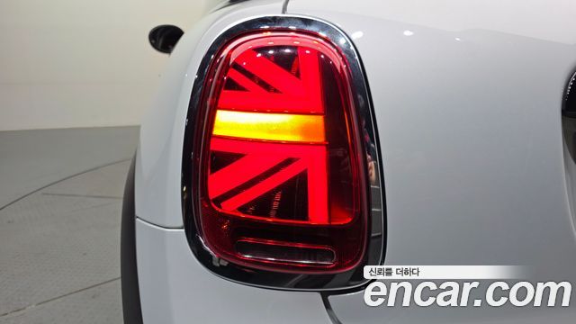 MINI Cooper Classic Plus 3rd 2022 — фото 23