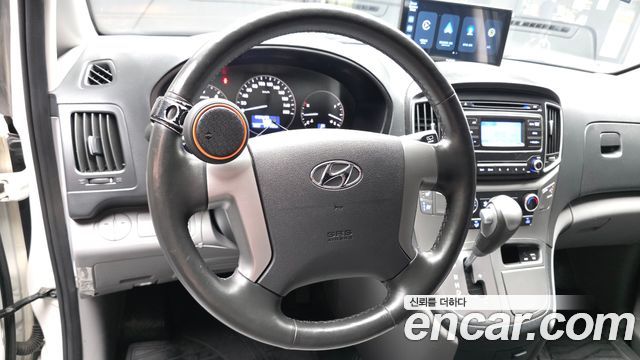 Hyundai Grand Starex Van 3-Seater Smart 2021 — фото 11