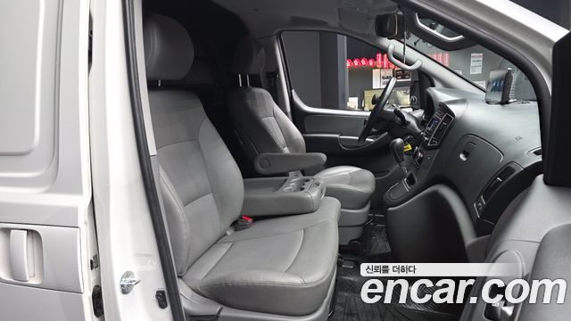 Hyundai Grand Starex Van 3-Seater Smart 2021 — фото 26