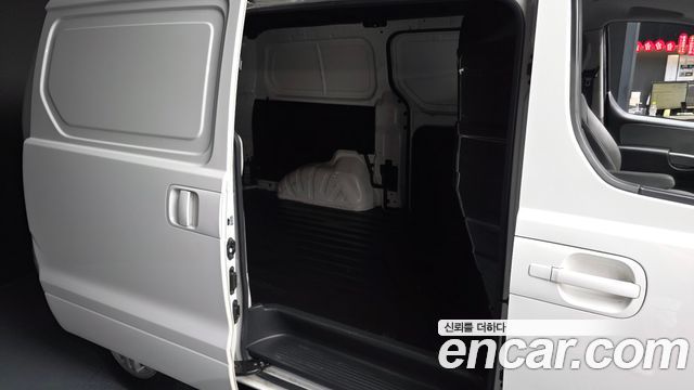Hyundai Grand Starex Van 3-Seater Smart 2021 — фото 29