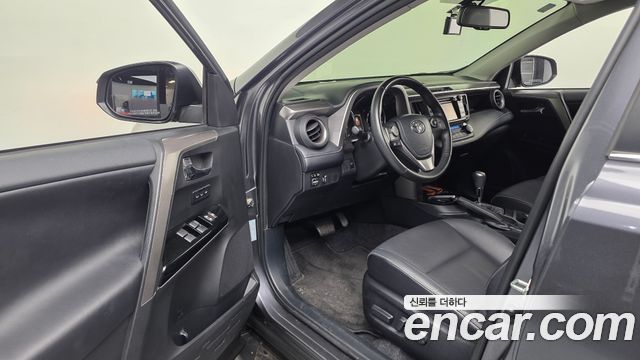 Toyota RAV4 2.5 4WD Hybrid 4th 2018 — фото 10