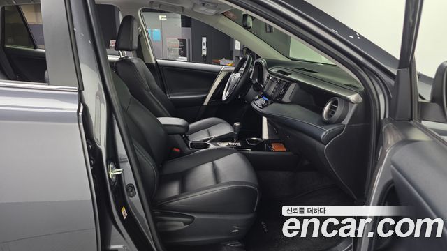 Toyota RAV4 2.5 4WD Hybrid 4th 2018 — фото 15