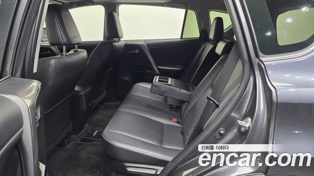Toyota RAV4 2.5 4WD Hybrid 4th 2018 — фото 16