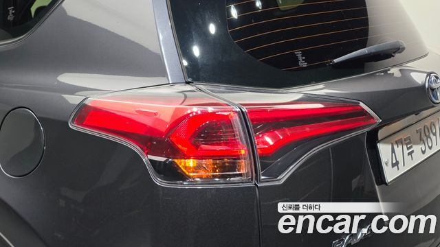 Toyota RAV4 2.5 4WD Hybrid 4th 2018 — фото 29