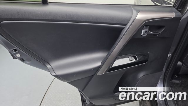 Toyota RAV4 2.5 4WD Hybrid 4th 2018 — фото 31