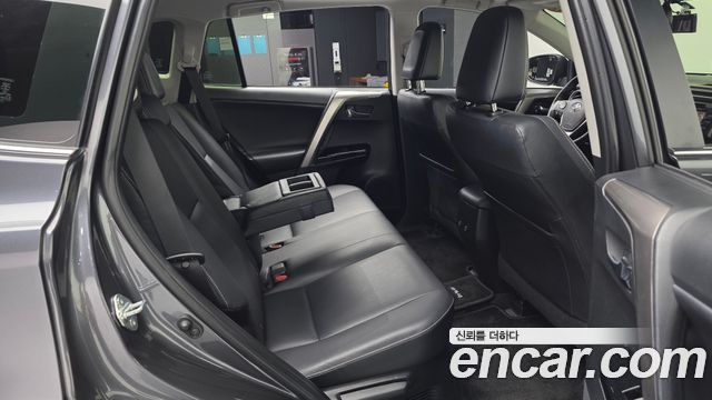 Toyota RAV4 2.5 4WD Hybrid 4th 2018 — фото 32