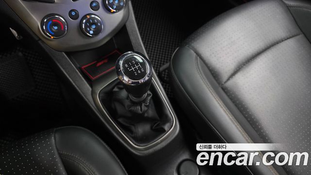 Chevrolet Aveo Sedan 1.4 Turbo LS Deluxe 2015 — фото 9